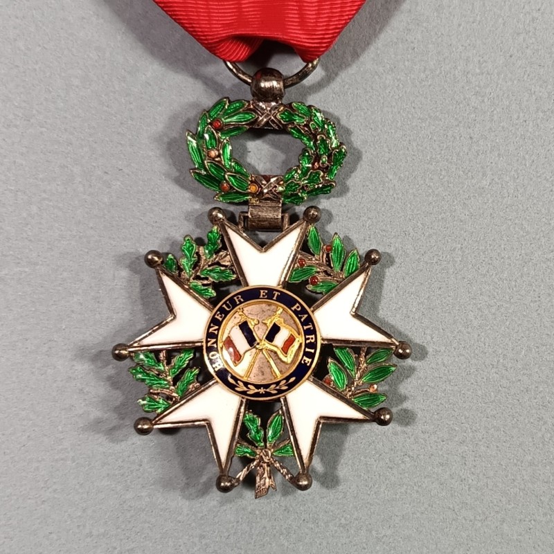 FRANCE MEDAILLE CROIX DE CHEVALIER DE L'ORDRE DE LA LEGION D'HONNEUR 3 ème REPUBLIQUE MODELE EN ARGENT A FILETS